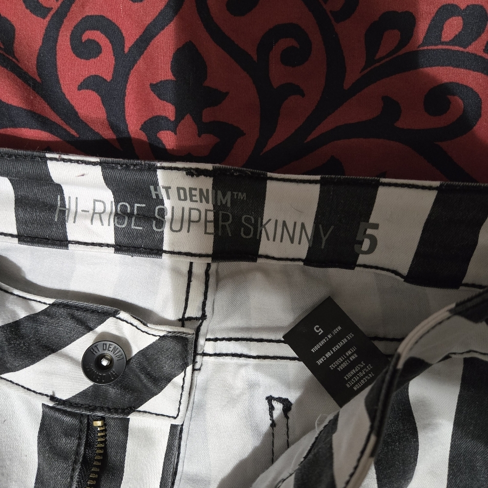 Hot Topic Black and White Striped Skinny Jeans - Picture 3 of 4